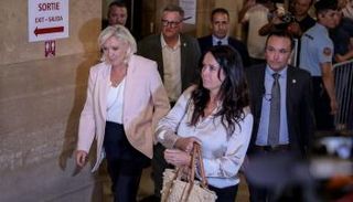 لوبان تصل إلى قاعة المحكمة