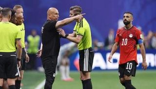 فرانسوا ليتكسير حكم مباراة مصر والأرجنتين