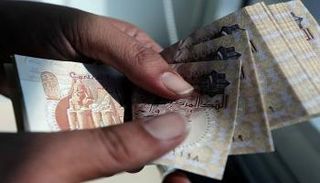 عملات ورقية من الجنيه المصري - رويترز