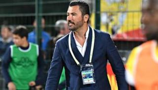 عنتر يحيى القائد السابق لمنتخب الجزائر