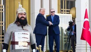 أردوغان يستقبل ترامب في القصر الرئاسي بأنقرة