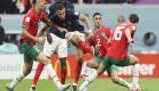 الطريق نحو اللقب.. 5 نجوم من المغرب تحت تهديد الإيقاف في كأس العالم
