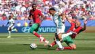 خبير تحكيمي يجيب.. هل تعرّض منتخب المغرب للظلم أمام فرنسا؟