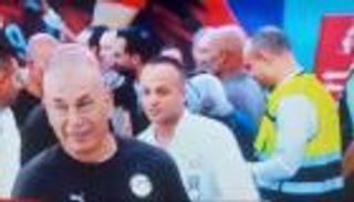 وصول بعثة منتخب مصر إلى مطار العلمين وسط استقبال رسمي واحتفالي