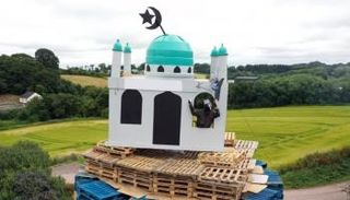 المجسم قبل إشعال النار