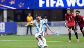 ليونيل ميسي قائد منتخب الأرجنتين