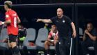 اللاعب رقم 10.. كيف تعامل حسام حسن مع مواجهة ميسي؟