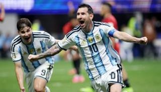 ليونيل ميسي قائد منتخب الأرجنتين