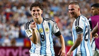 جوليان ألفاريز نجم منتخب الأرجنتين