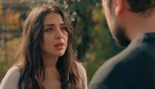 لقطة من مسلسل حب على ورق