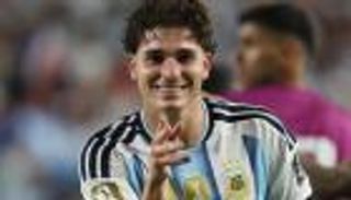 لابورتا يهدد أتلتيكو مدريد في صفقة ألفاريز.. ويكشف عن مستقبل رافينيا