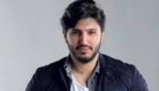 محمد فضل شاكر يحسم حقيقة الصور والفيديوهات المنسوبة إلى والده