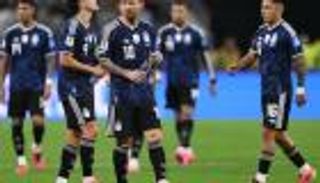 من هو معلق مباراة الأرجنتين وإنجلترا في نصف نهائي كأس العالم 2026؟