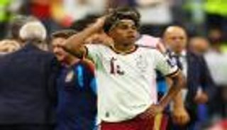 بسبب يد لامين يامال.. طلب بإعادة مباراة فرنسا وإسبانيا