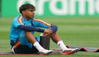لامين يامال نجم منتخب إسبانيا الواعد