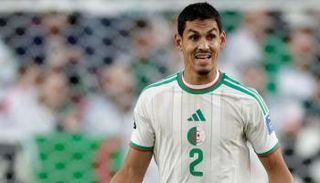 ماندي مدافع منتخب الجزائر