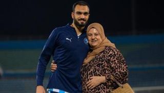 مصطفى زيكو برفقة والدته