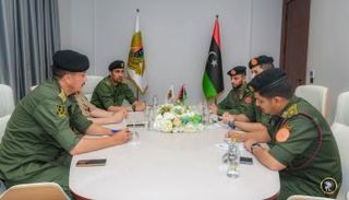 صورة لاجتماع سابق للجنة