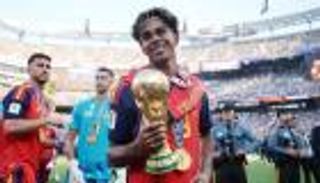 ميسي ورودري ويامال.. من يتوج بالكرة الذهبية في 2026؟