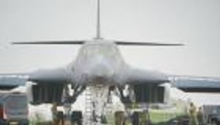 &laquo;B-1&raquo; في سماء إيران.. واشنطن تدفع بـ&laquo;القاذفة المميتة&raquo;
