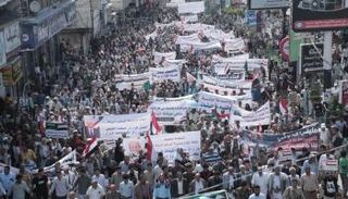 آلاف المتظاهرين في تعز