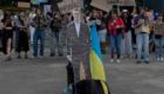 &laquo;لن أقبل بغير منصبي&raquo;.. وزير دفاع أوكرانيا المقال يتحدى زيلينسكي