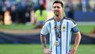 هدية ميسي الأخيرة للاعبي الأرجنتين بعد كأس العالم (فيديو)
