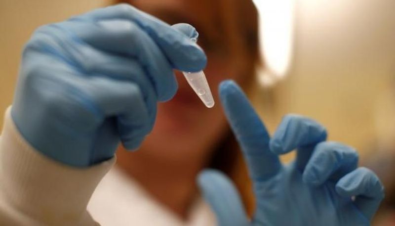 طالب دراسات عليا في مختبر لأبحاث السرطان بجامعة أوكسفورد