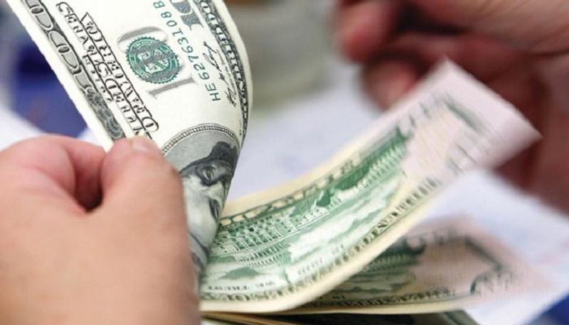 سعر الدولار الأمريكي يواصل تراجعه