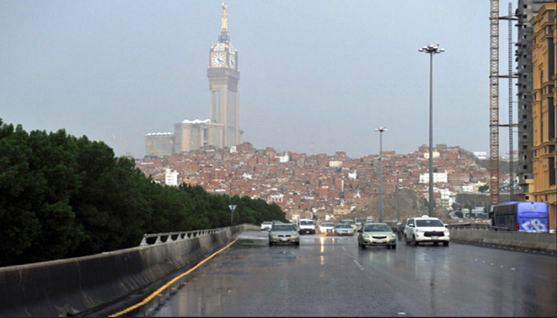 سقوط أمطار على مكة قبل انطلاق موسم الحج