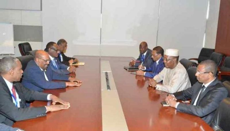 جانب من المباحثات بين الرئيسين السوداني والتشادي في أديس أبابا