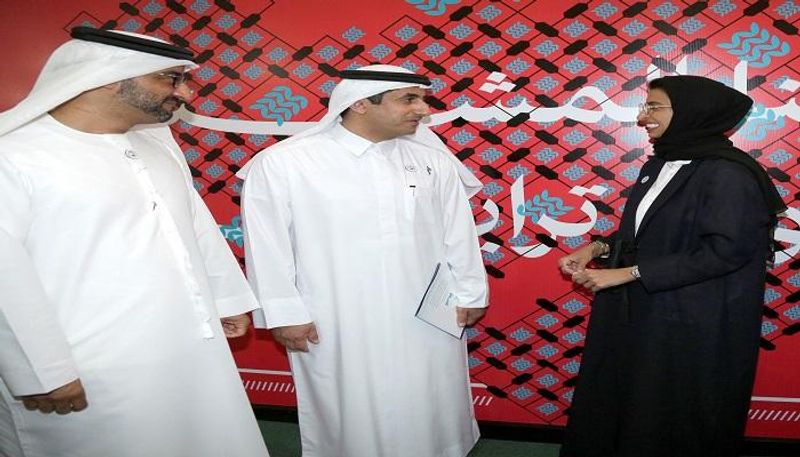 وزيرة الثقافة الإماراتية نورة الكعبي في معرض الرياض الدولي للكتاب