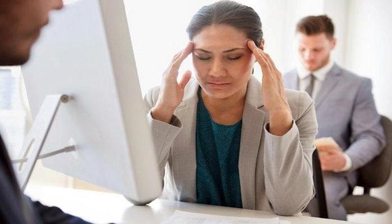 المرأة العاملة تعاني أكثر من الرجل