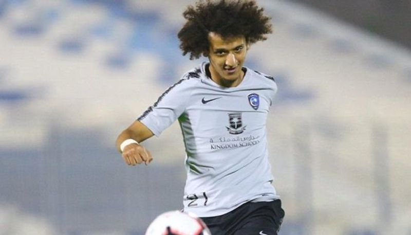عموري بقميص الهلال