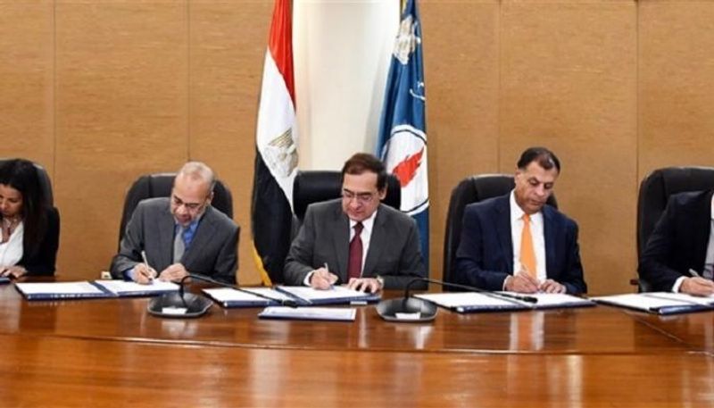 جانب من توقيع الاتفاقية