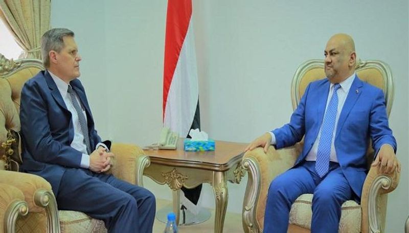 وزير الخارجية اليمني والسفير الأمريكي