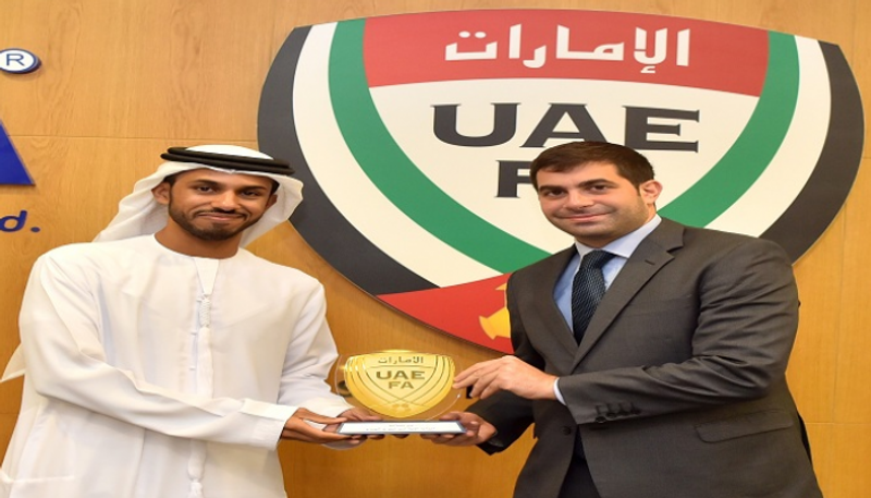اتحاد الكرة يبحث تعزيز التعاون مع غرب آسيا
