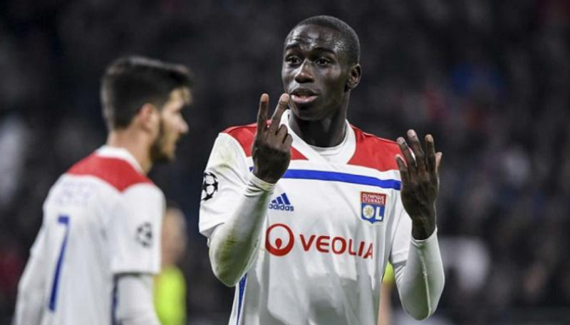 فيرلاند ميندي لاعب أولمبيك ليون