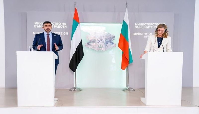 الشيخ عبدالله بن زايد ووزيرة خارجية بلغاريا خلال المؤتمر الصحفي