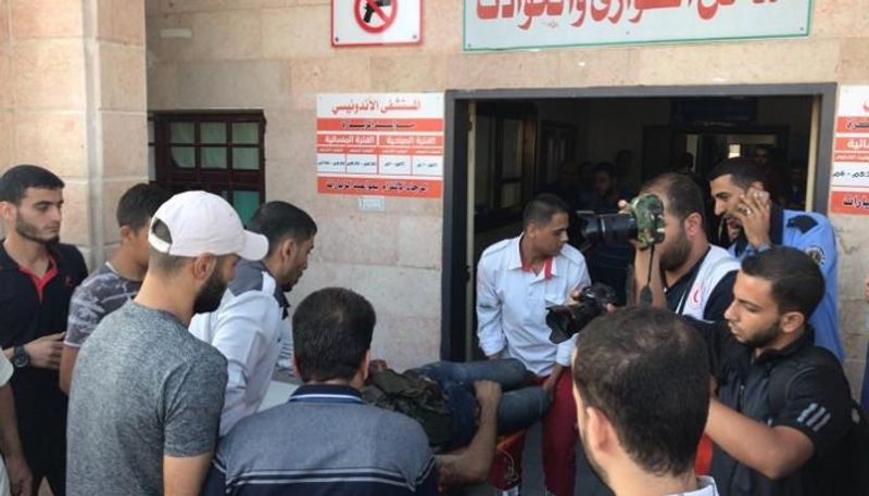 وصول الشبان الفلسطينيين إلى المستشفى