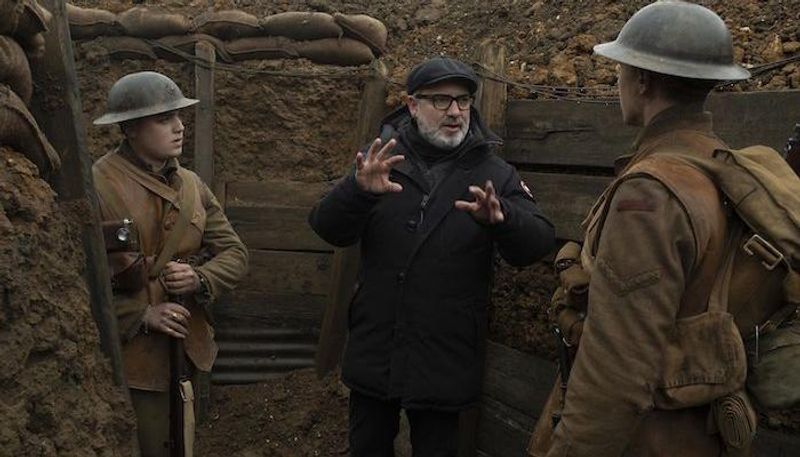 المخرج سام ميندز مع بطلي الفيلم خلال التصوير في أحد الخنادق