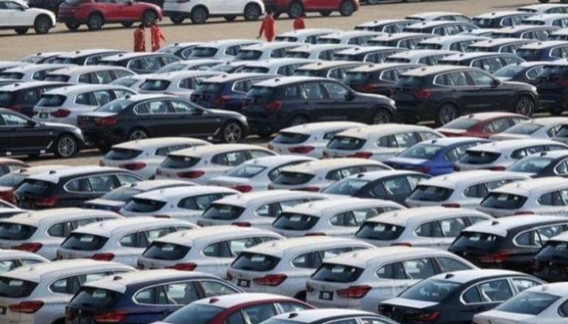 سيارات جديدة بميناء في داليان بالصين