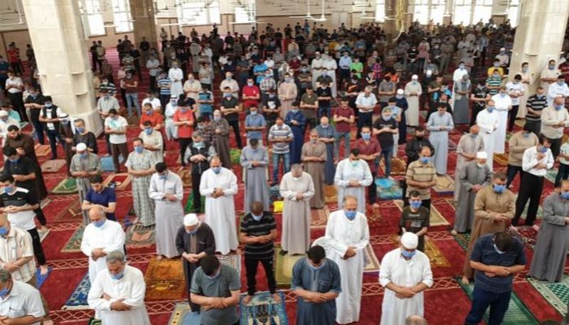 صلاة الجمعة الأخيرة في رمضان بأحد مساجد غزة