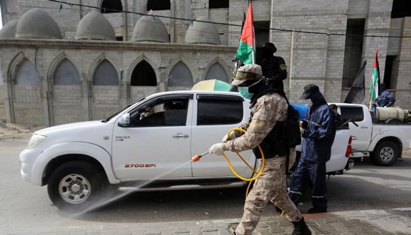 جانب من عمليات التعقيم ضد كورونا في غزة
