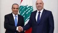 الرئيس اللبناني يستقبل وزير الخارجية المصري