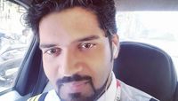 كلايف كوندر الضابط الأول على متن الطائرة