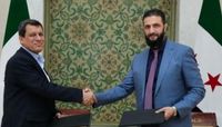 الشرع وقائد قوات سوريا الديمقراطية بعد توقيع اتفاق مارس