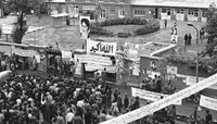 تجمع إيرانيين أمام السفارة الأمريكية في 1979