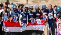 صحفيون يمنيون في جنازة زميل قتل بنيران حوثية - أرشيفية