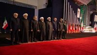 قادة النظام الإيراني خلال جنازة خامنئي